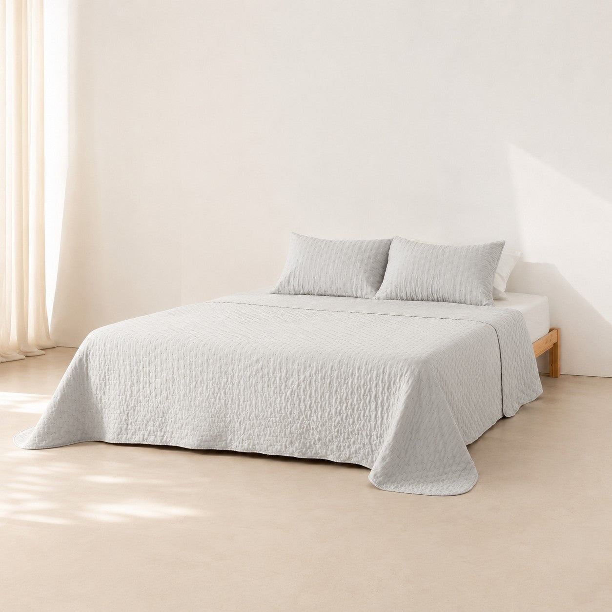 PLAIN QUILTED BEDSPREAD