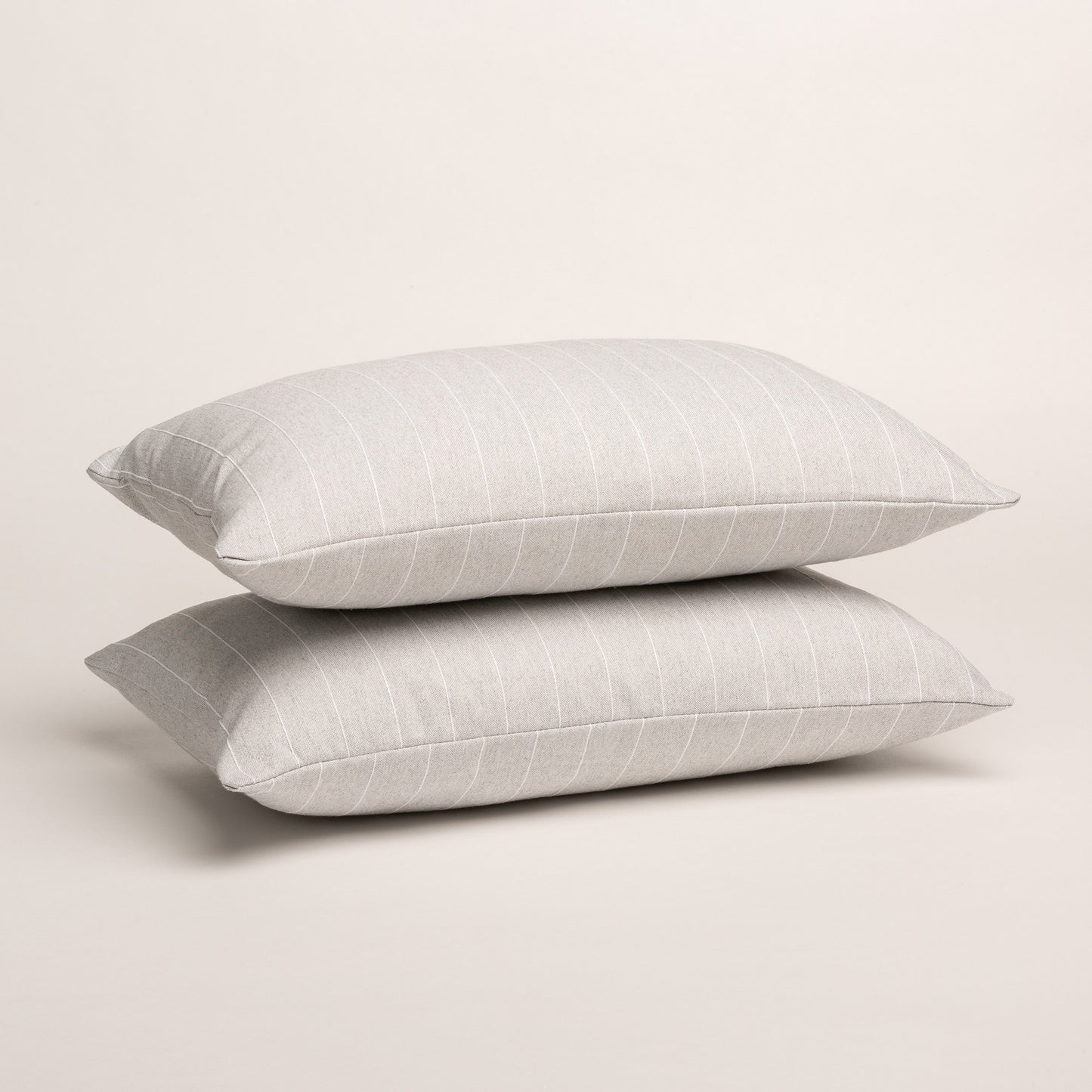LOT DE 2 HOUSSES DE COUSSIN FIL EN RELIEF