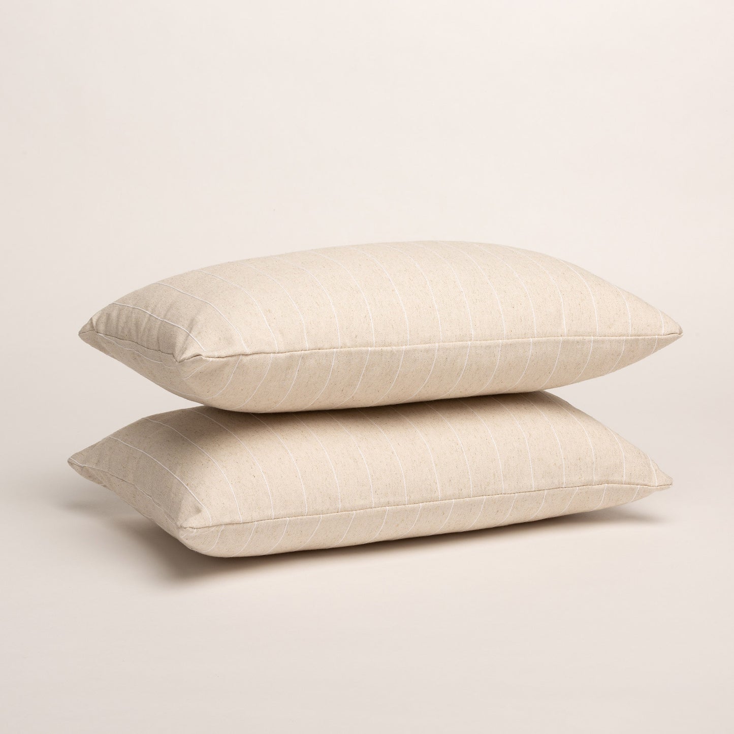 LOT DE 2 HOUSSES DE COUSSIN FIL EN RELIEF
