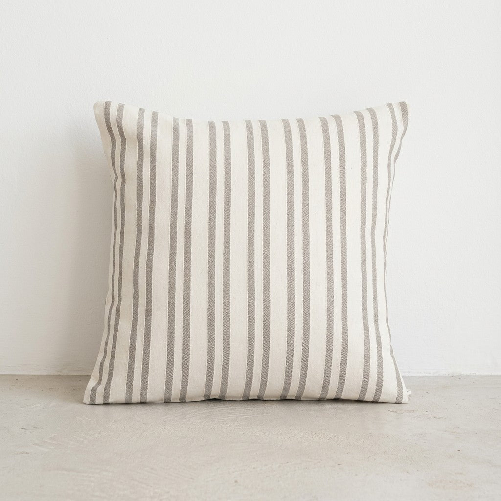 LOT DE 2 HOUSSES DE COUSSIN FIL EN RELIEF