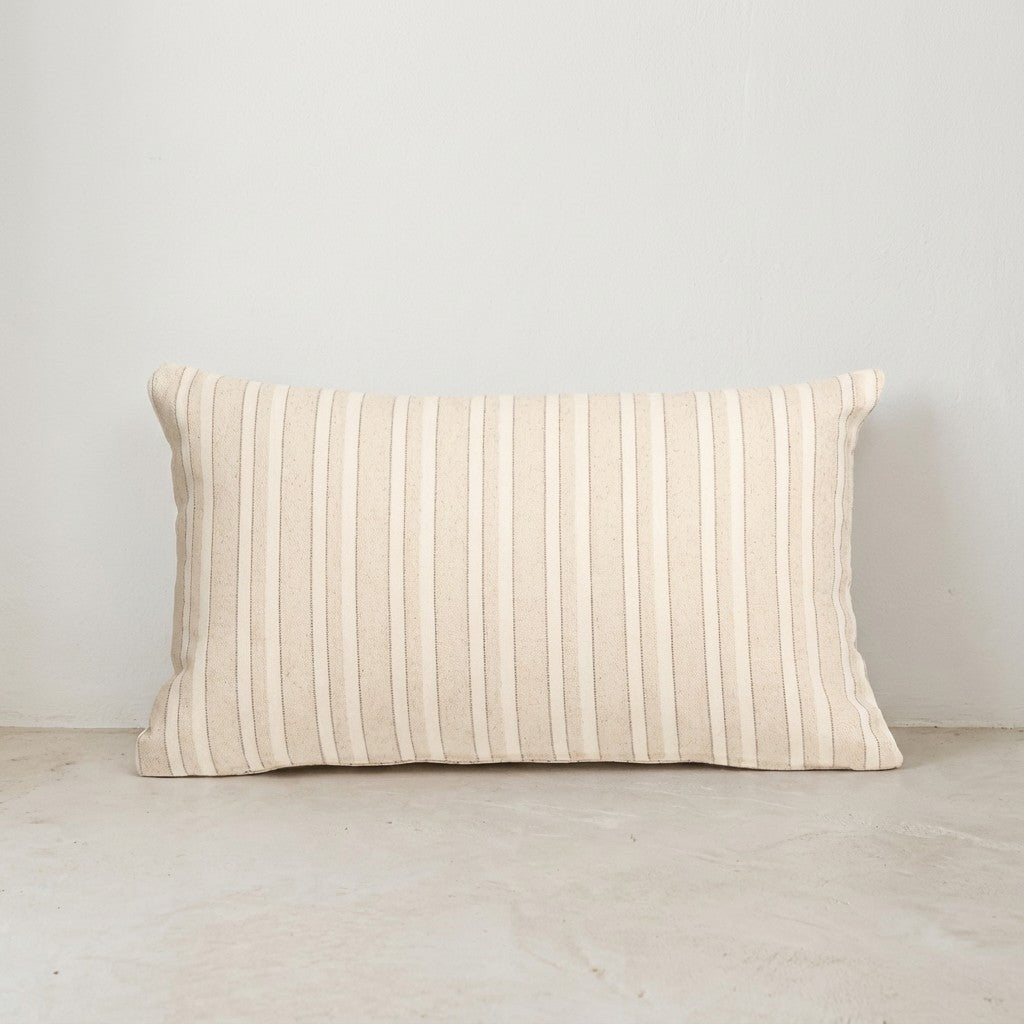 LOT DE 2 HOUSSES DE COUSSIN FIL EN RELIEF