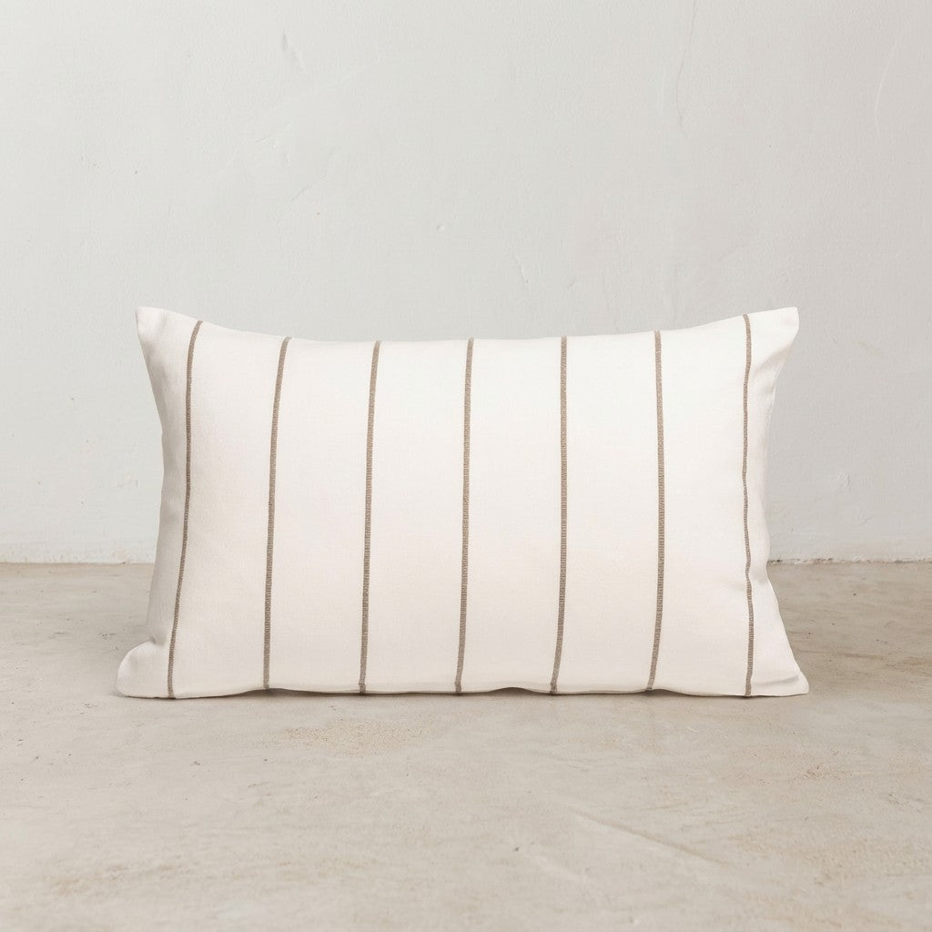 LOT DE 2 HOUSSES DE COUSSIN FIL RELIEF TEINTÉ