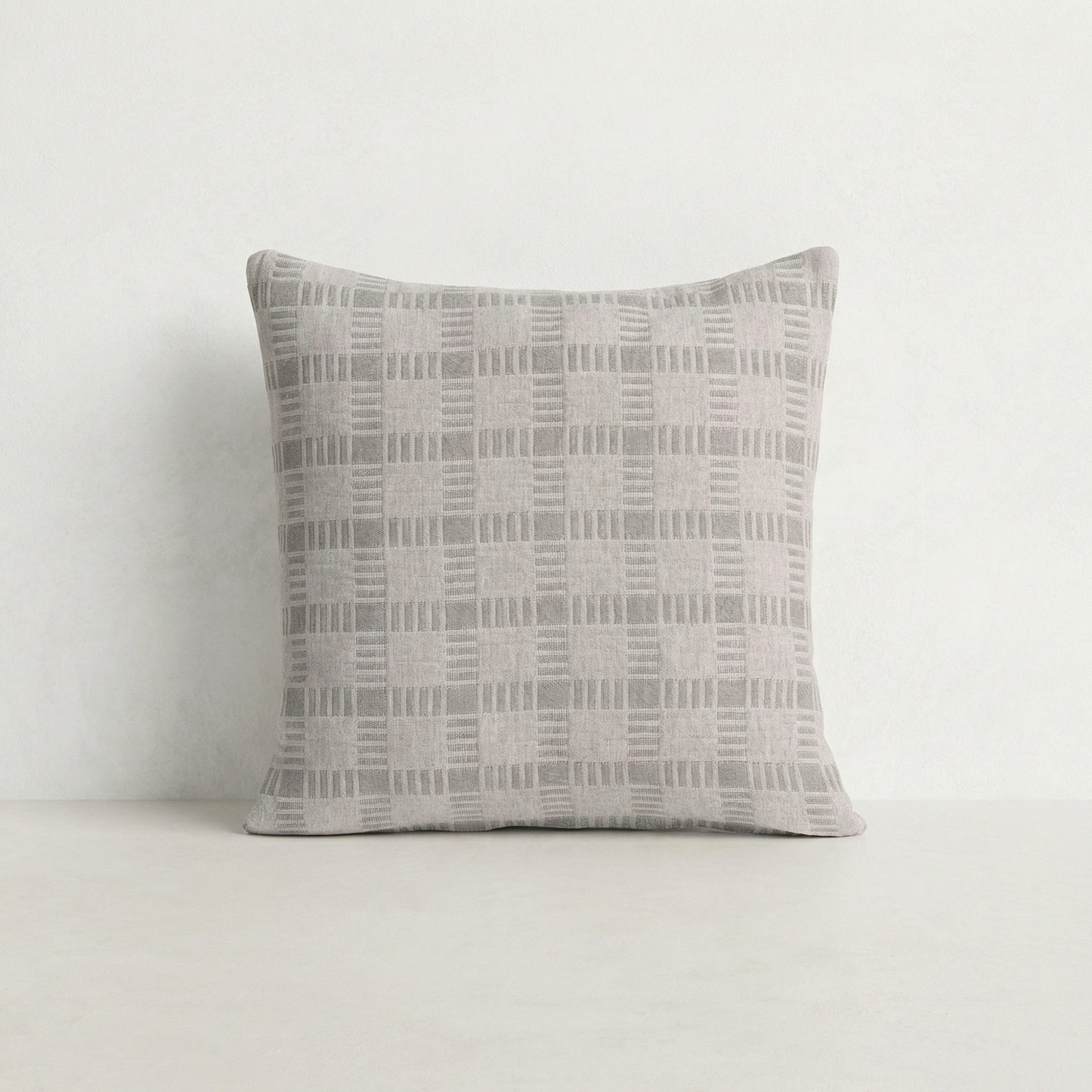 LOT DE 2 HOUSSES DE COUSSIN À CARREAUX