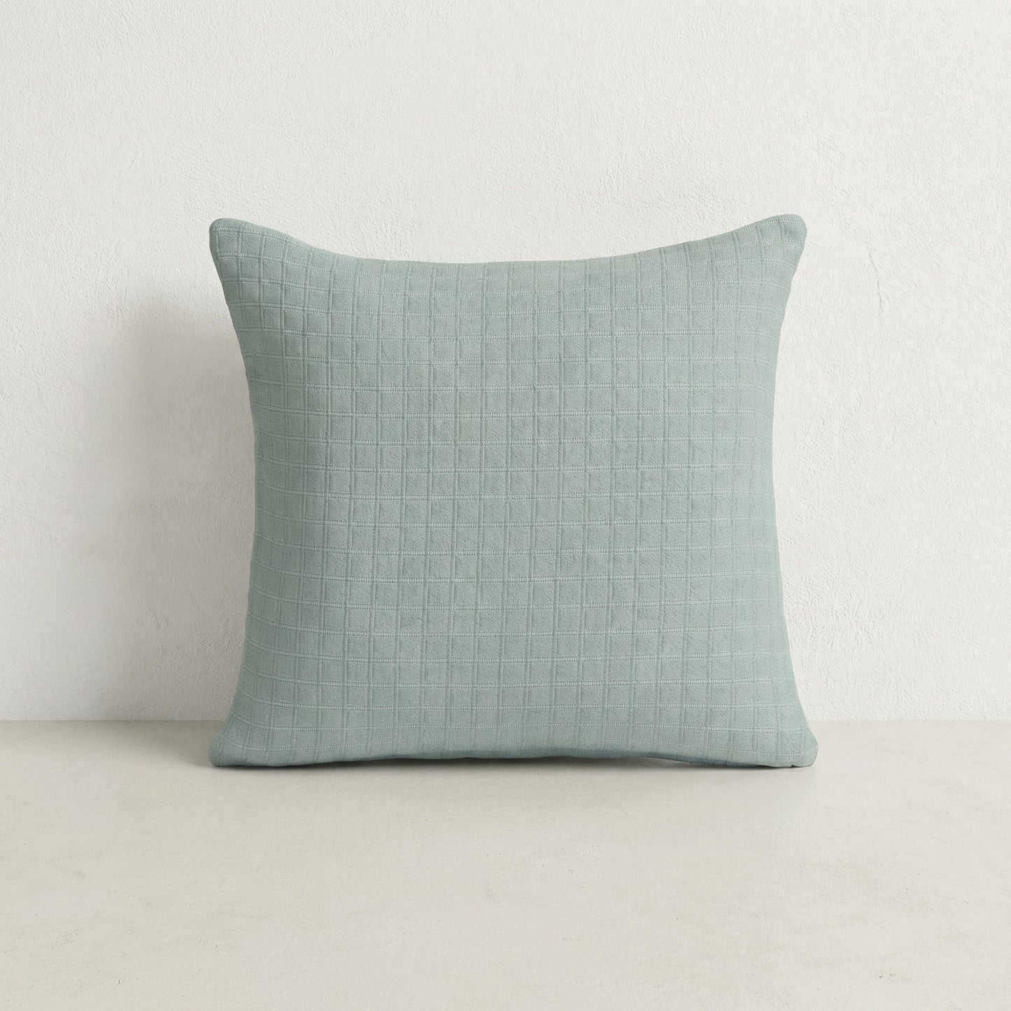 LOT DE 2 HOUSSES DE COUSSIN À CARREAUX