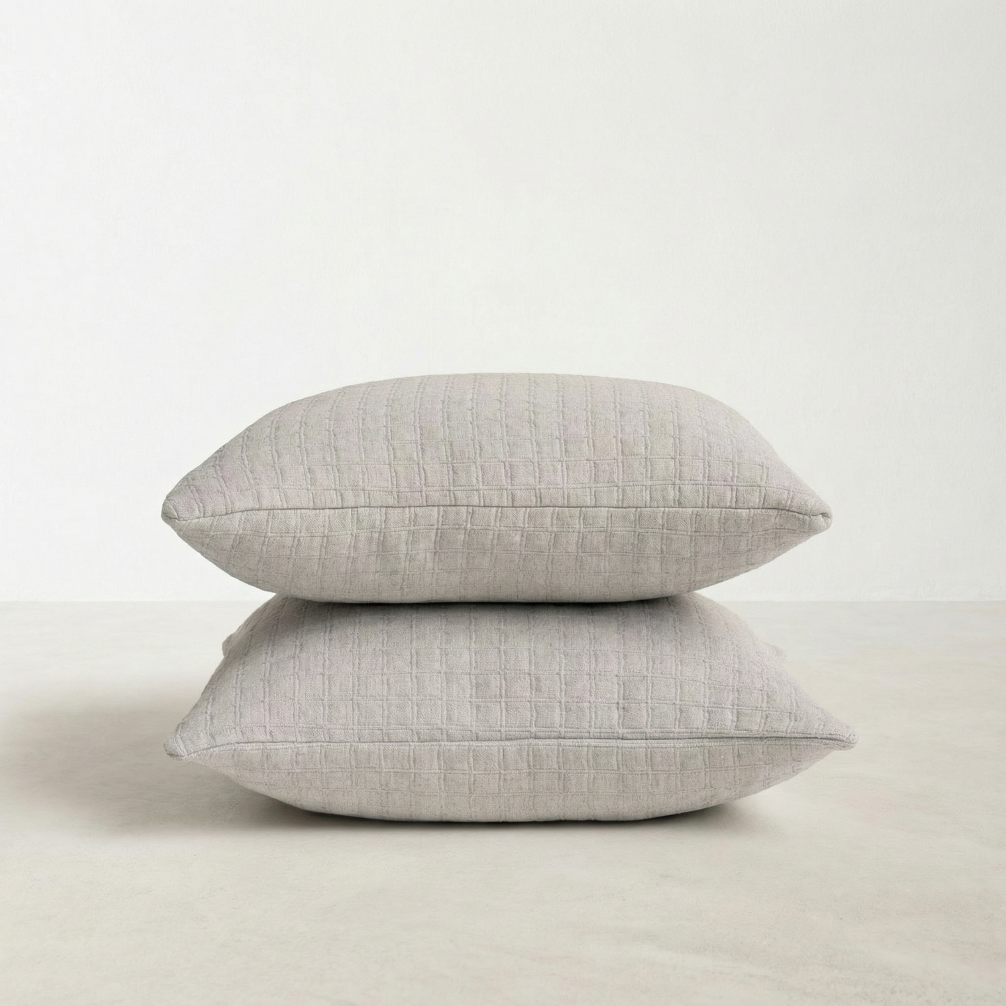 LOT DE 2 HOUSSES DE COUSSIN À CARREAUX
