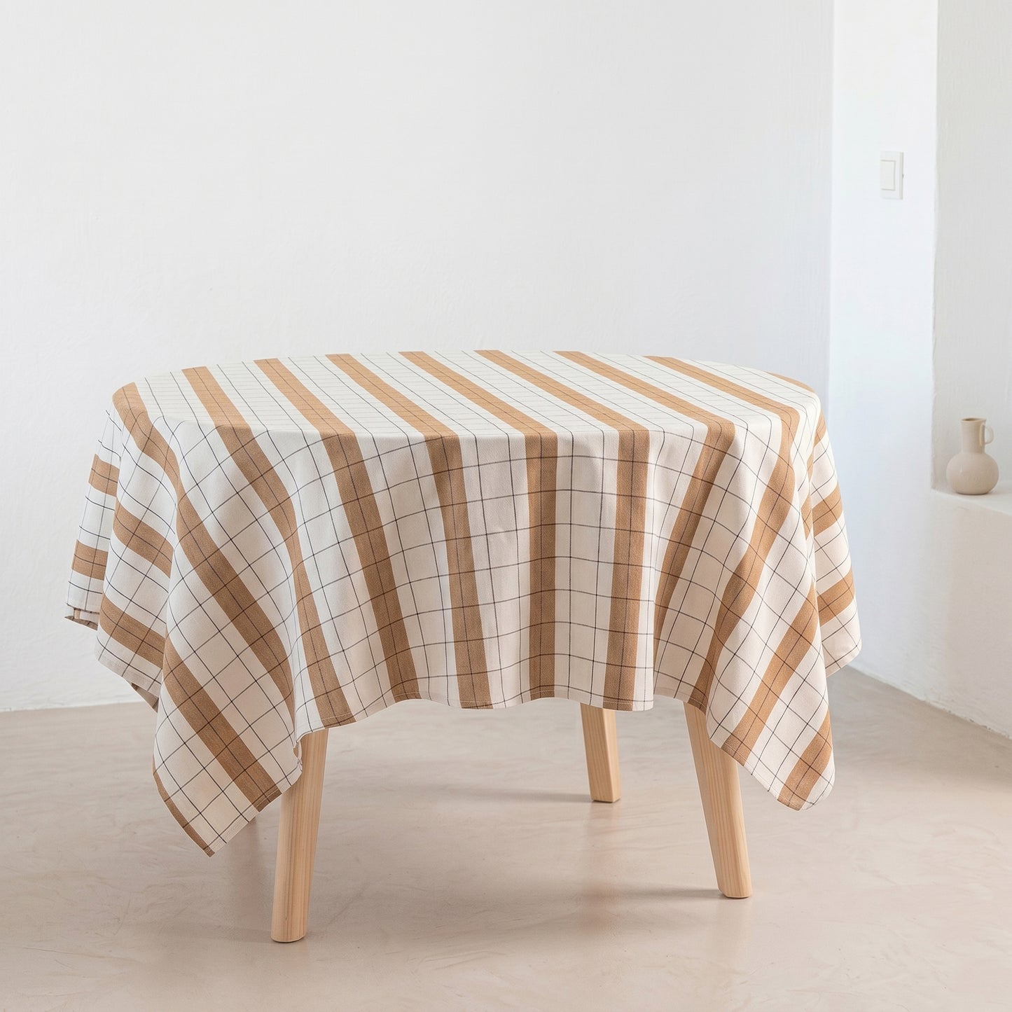 MANTEL REDONDO CUADROS RELIEVE