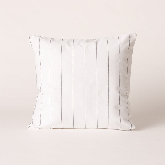 LOT DE 2 HOUSSES DE COUSSIN À RAYURES EN RELIEF