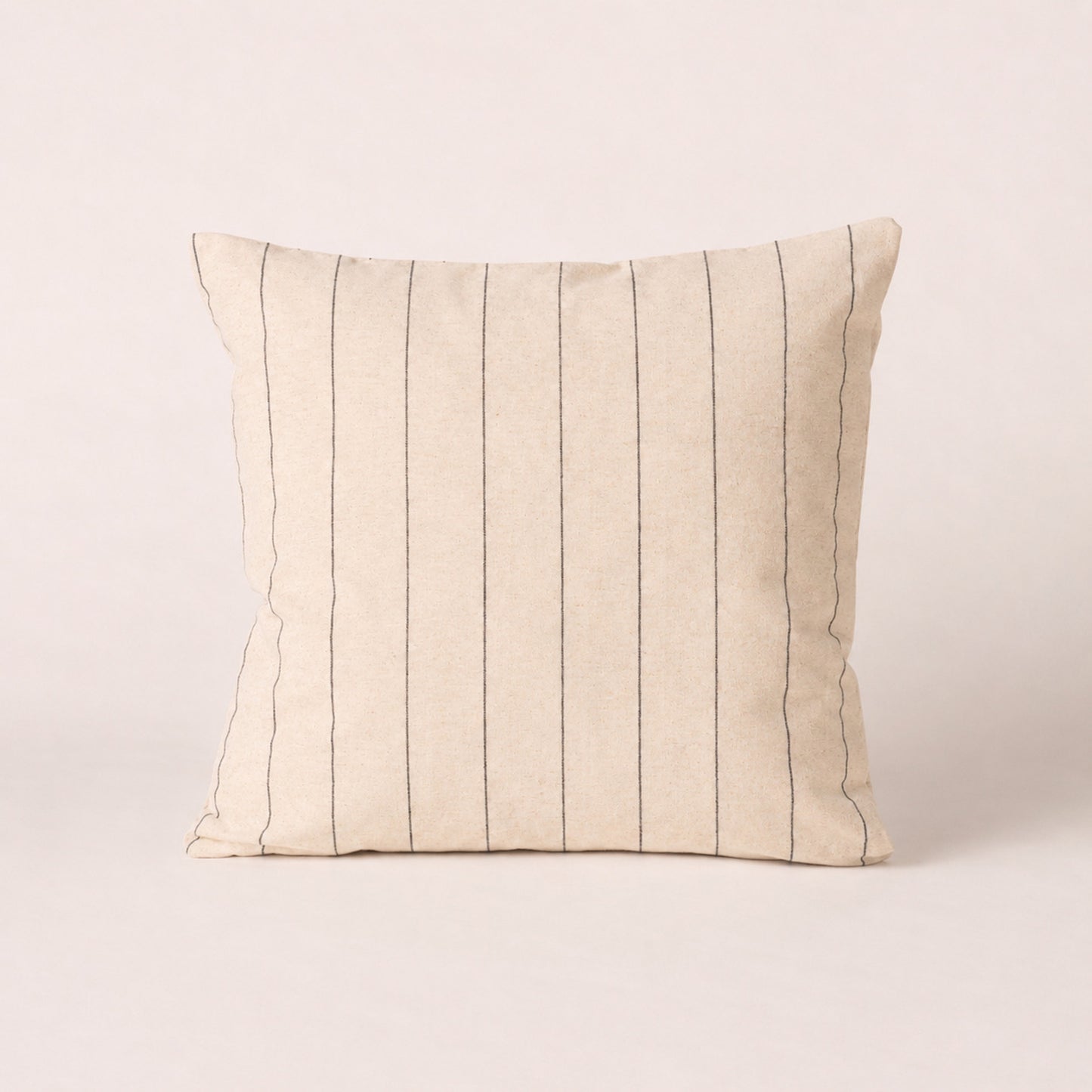 LOT DE 2 HOUSSES DE COUSSIN À RAYURES EN RELIEF
